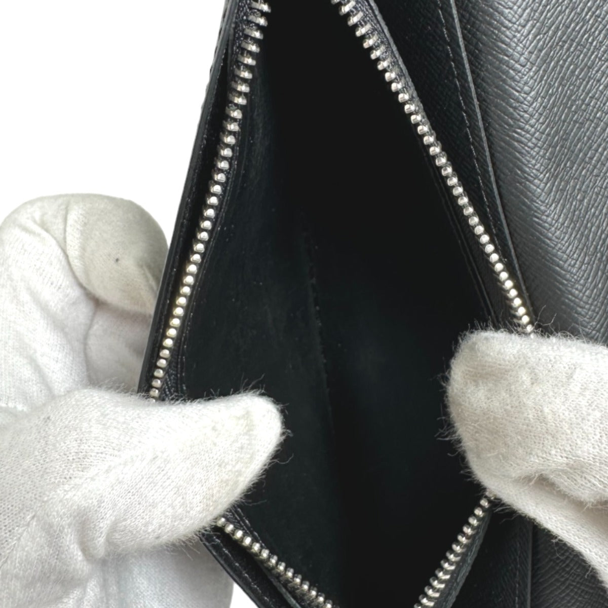ルイヴィトン LOUIS VUITTON 長財布
二つ折り長財布 タイガ ポルトフォイユ・ブラザ タイガ M30501 ブラック LV
【SS】
【中古】