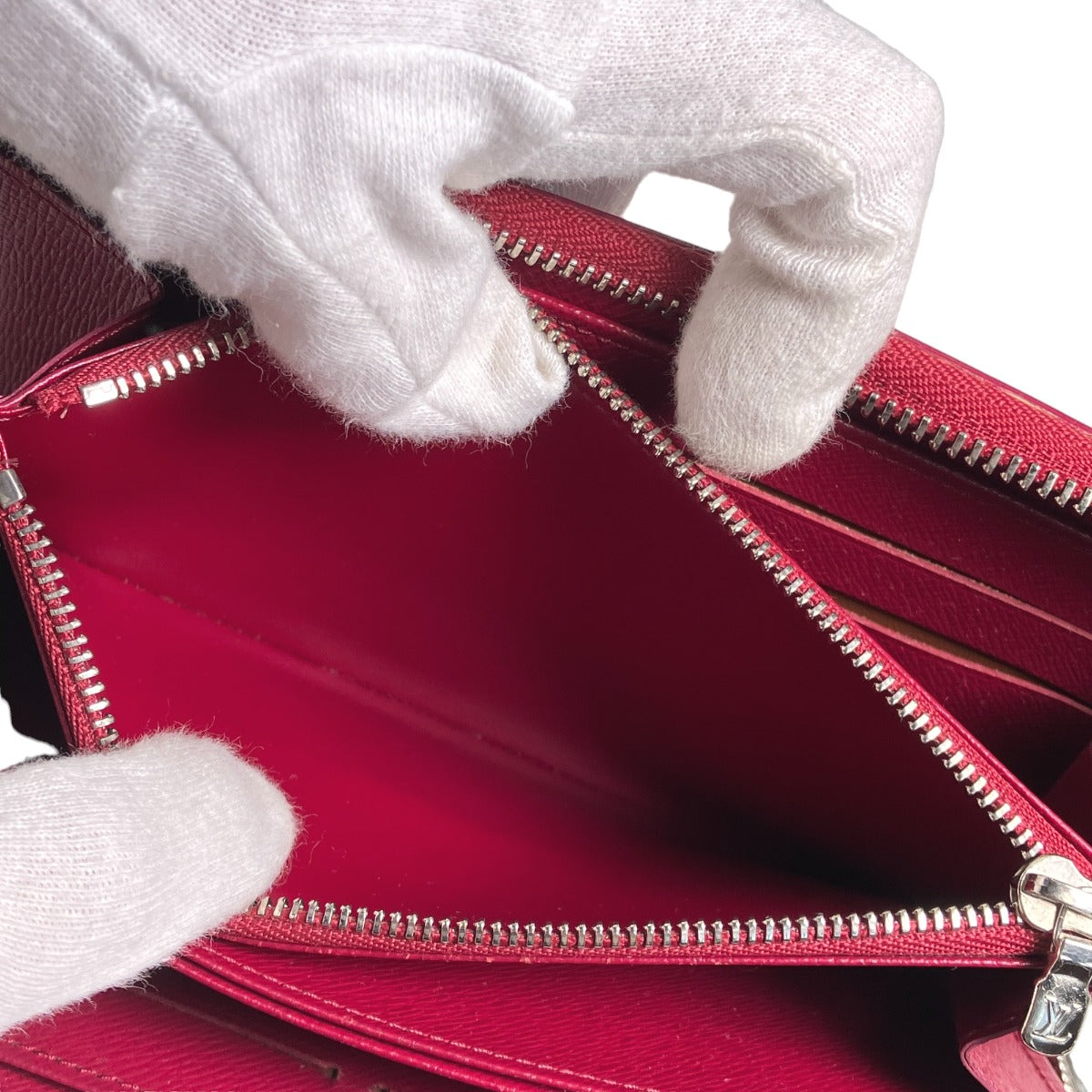 ルイヴィトン LOUIS VUITTON 長財布
ラウンドファスナー エピ ジッピーウォレット エピレザー M60305 フューシャ LV
【SS】
【中古】