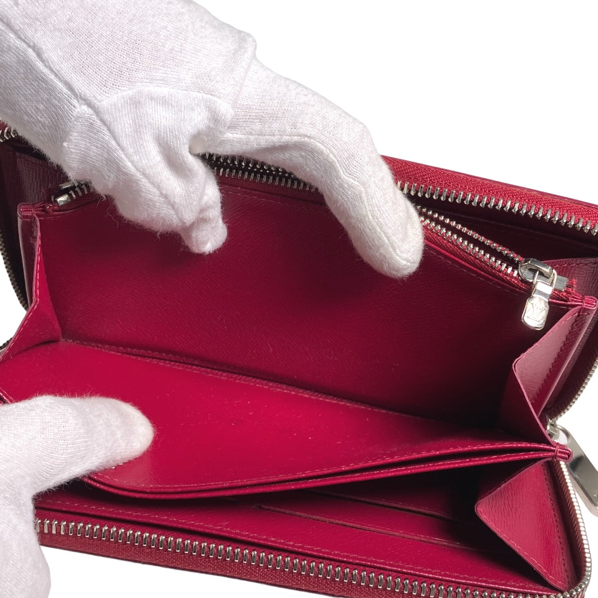 ルイヴィトン LOUIS VUITTON 長財布
ラウンドファスナー エピ ジッピーウォレット エピレザー M60305 フューシャ LV
【SS】
【中古】