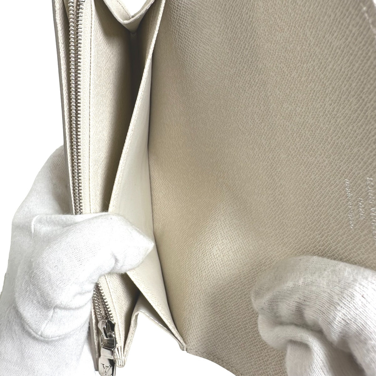 ルイヴィトン LOUIS VUITTON 長財布
長財布 エピ ポルトフォイユ・サラ エピレザー M6057J ホワイト LV
【SS】
【中古】