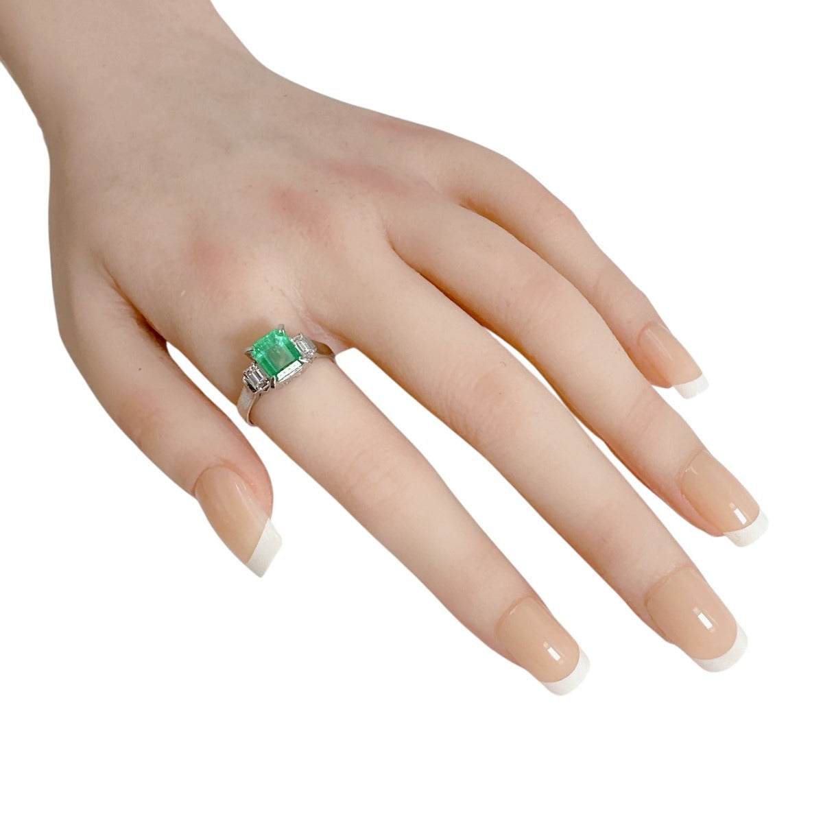 リング・指輪
指輪 エメラルド 1.72CT Pt900 14号 Pt900プラチナ シルバー 【SS】
【中古】