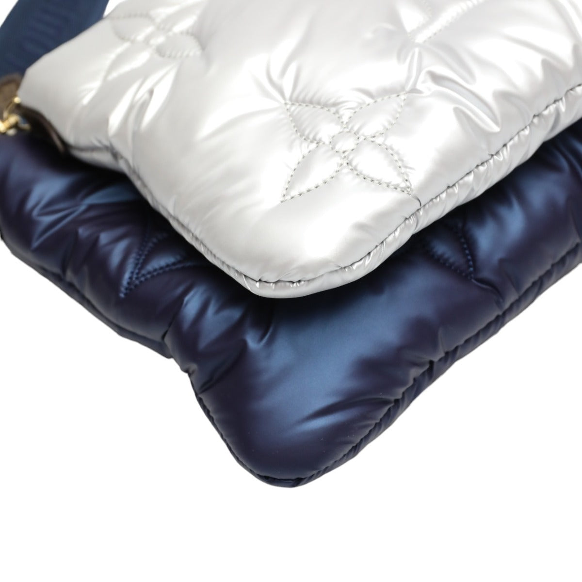 ルイヴィトン LOUIS VUITTON ショルダーバッグ
マキシミュルティ モノグラム ポシェットアクセソワール モノグラムキャンバス M21057 ネイビー/シルバー LV
【中古】