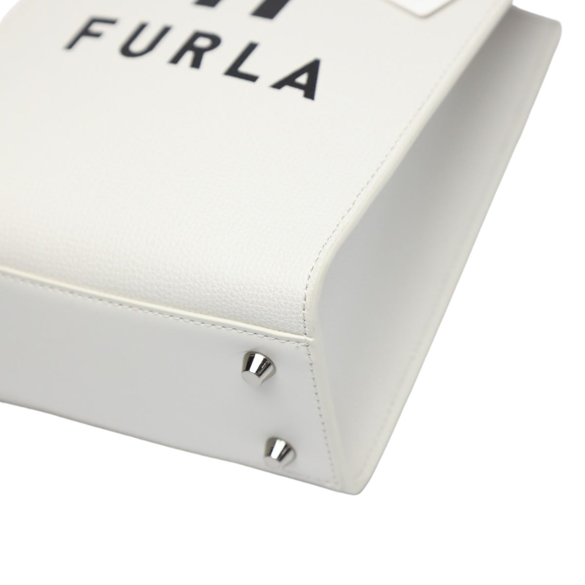 フルラ Furla ショルダーバッグ
ショルダーバッグ WB00729-BX1230-1843S WB00729-BX1230-1843S ホワイト 【SS】
【中古】