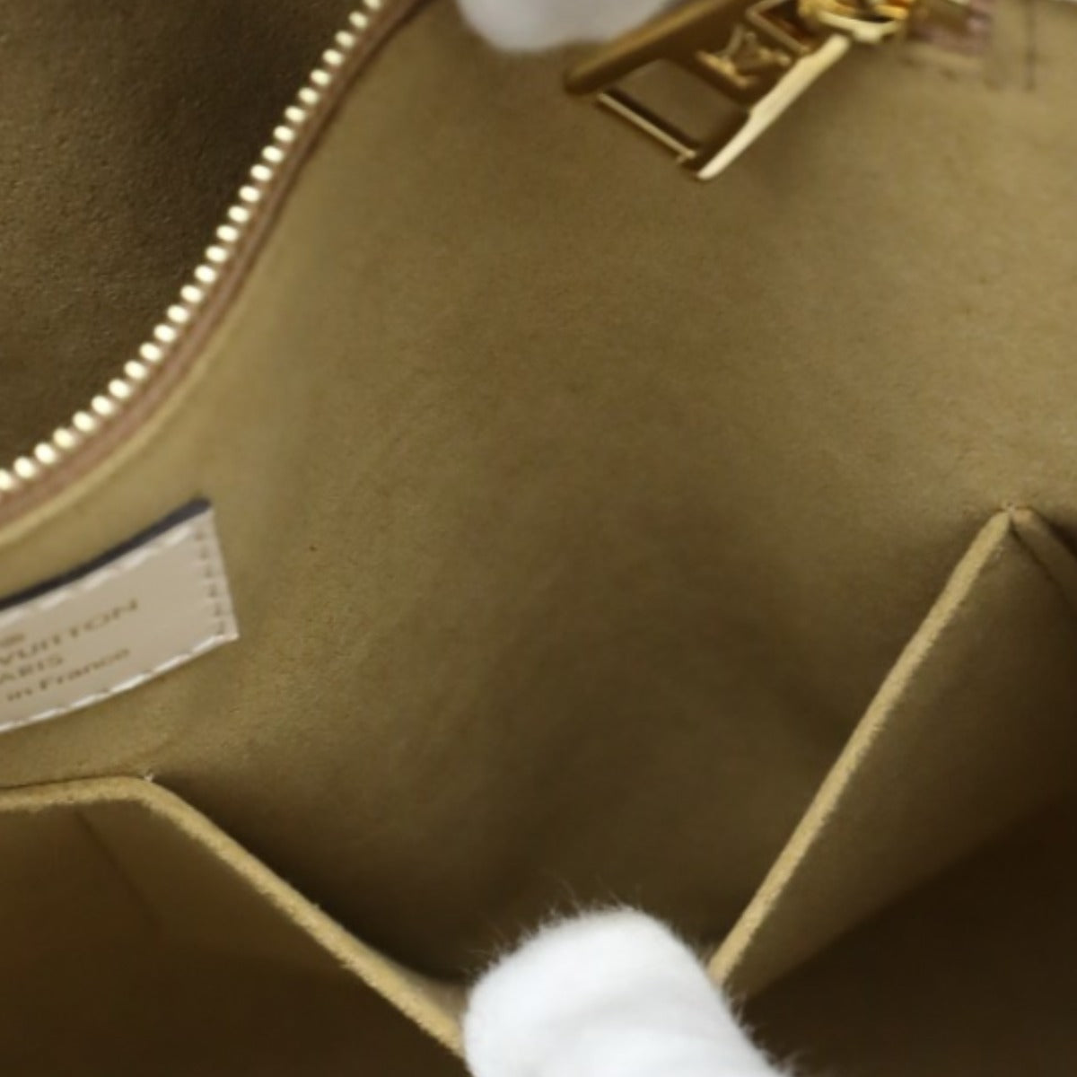 ルイヴィトン LOUIS VUITTON トートバッグ
オンザゴーGM モノグラム ショルダーバック モノグラムアンプラント M45081 ベージュ LV
【SS】
【中古】
