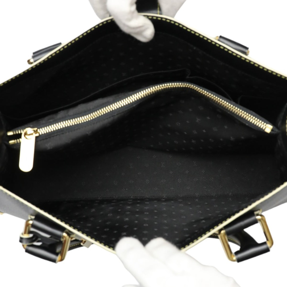 ルイヴィトン LOUIS VUITTON トートバッグ
トートバッグ スハリ ファビュロー ノワール レザー M91812 ノワール LV
【SS】
【中古】