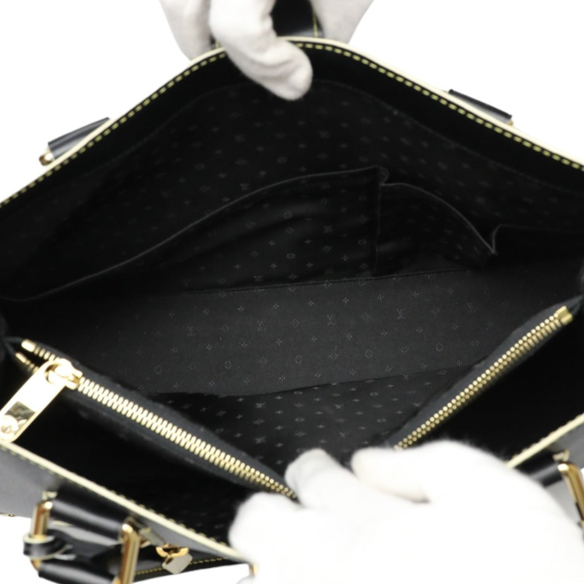 ルイヴィトン LOUIS VUITTON トートバッグ
トートバッグ スハリ ファビュロー ノワール レザー M91812 ノワール LV
【SS】
【中古】