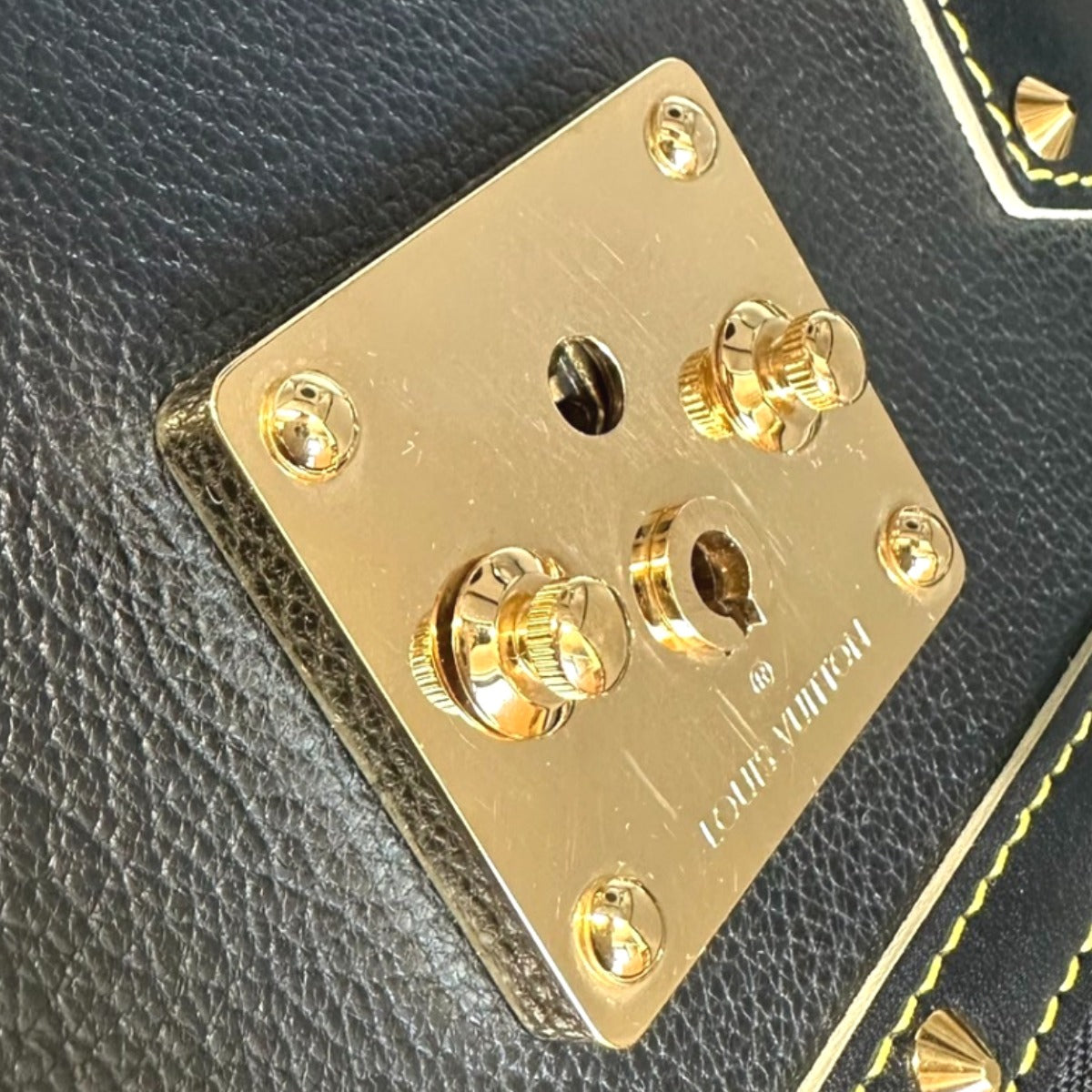 ルイヴィトン LOUIS VUITTON トートバッグ
トートバッグ スハリ ファビュロー ノワール レザー M91812 ノワール LV
【SS】
【中古】