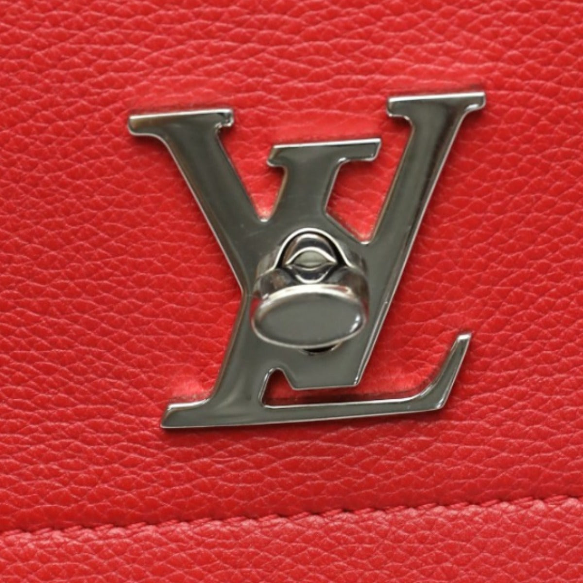 ルイヴィトン LOUIS VUITTON ショルダーバッグ
ハンドバッグ カーフ ロックミーⅡ グレインカーフレザー M50363 ルビー LV
【SS】
【中古】