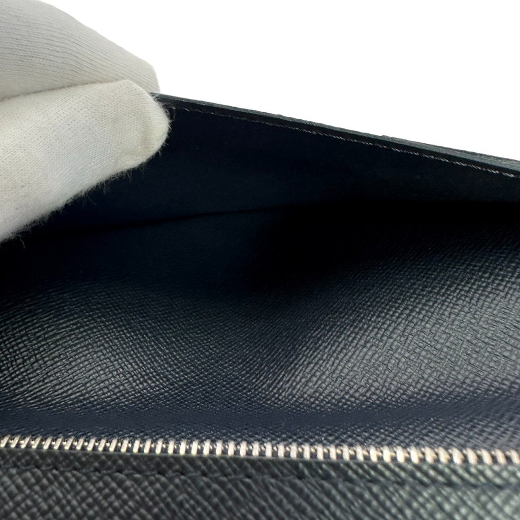 ルイヴィトン LOUIS VUITTON 長財布
小銭入れ付き長財布 エピ ポルトフォイユブラザ エピレザー M60622 ノワール LV
【SS】
【中古】