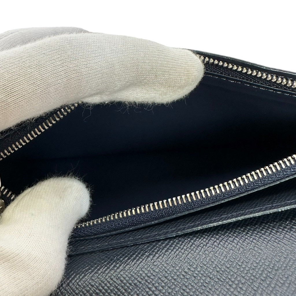 ルイヴィトン LOUIS VUITTON 長財布
小銭入れ付き長財布 エピ ポルトフォイユブラザ エピレザー M60622 ノワール LV
【SS】
【中古】