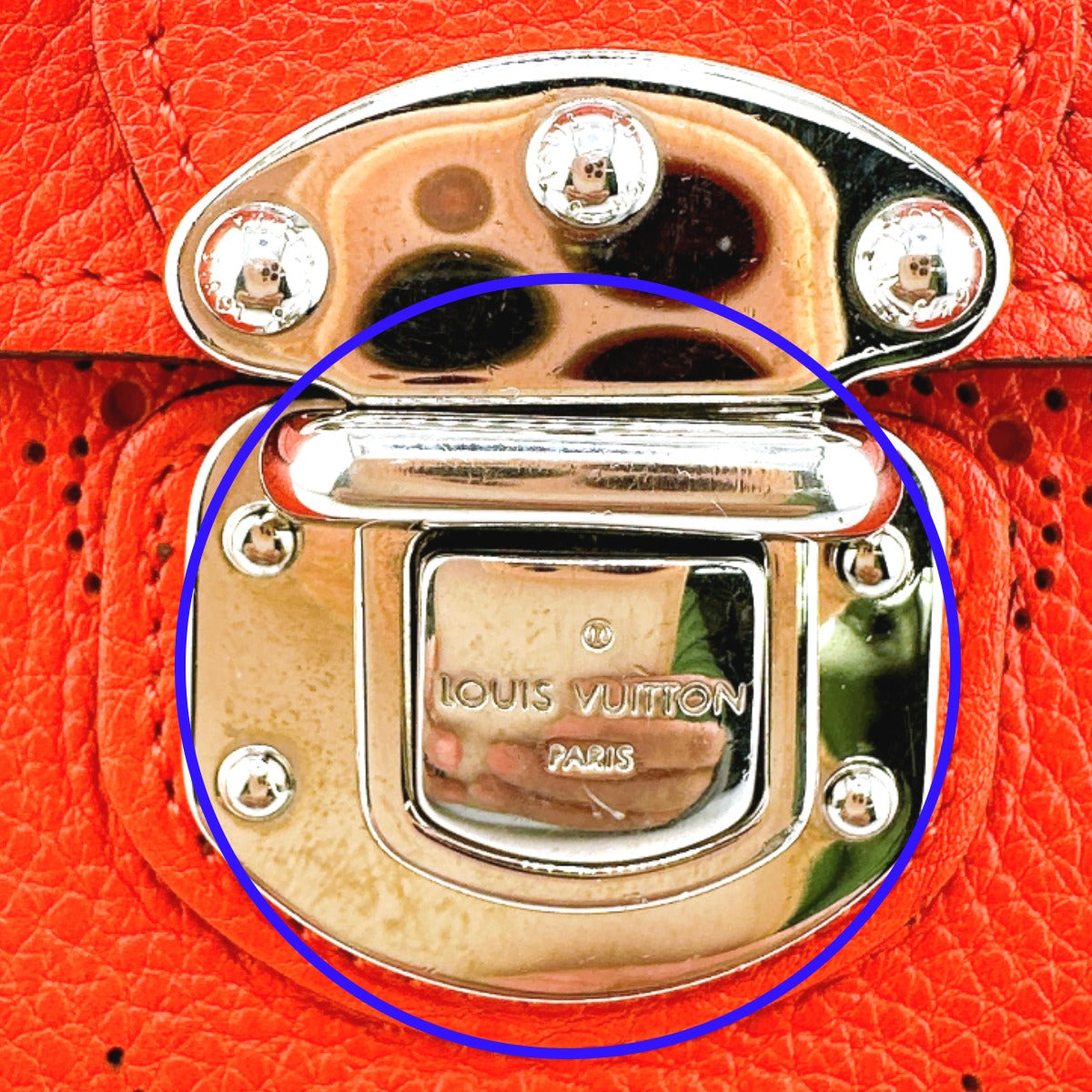 ルイヴィトン LOUIS VUITTON 長財布
ポルトフォイユイリス マヒナ 二つ折り長財布 モノグラムマヒナ M58161 コライユ LV
【SS】
【中古】