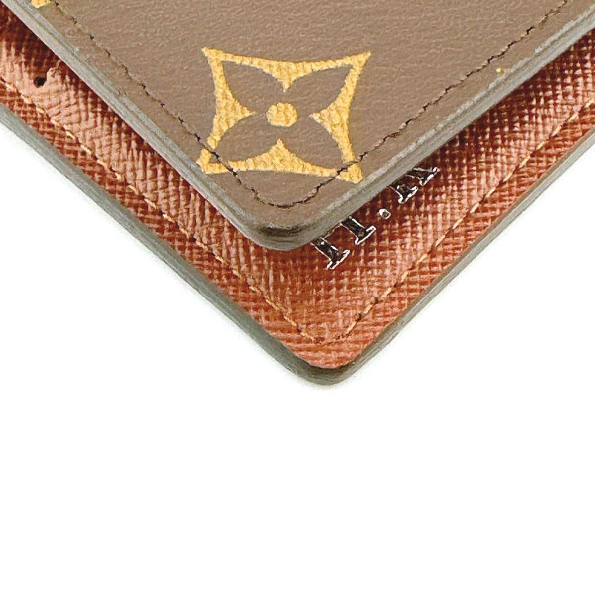 ルイヴィトン LOUIS VUITTON 二つ折り財布
マルコ モノグラム 小銭入れ付き モノグラムキャンバス M61675 ブラウン LV
【SS】
【中古】