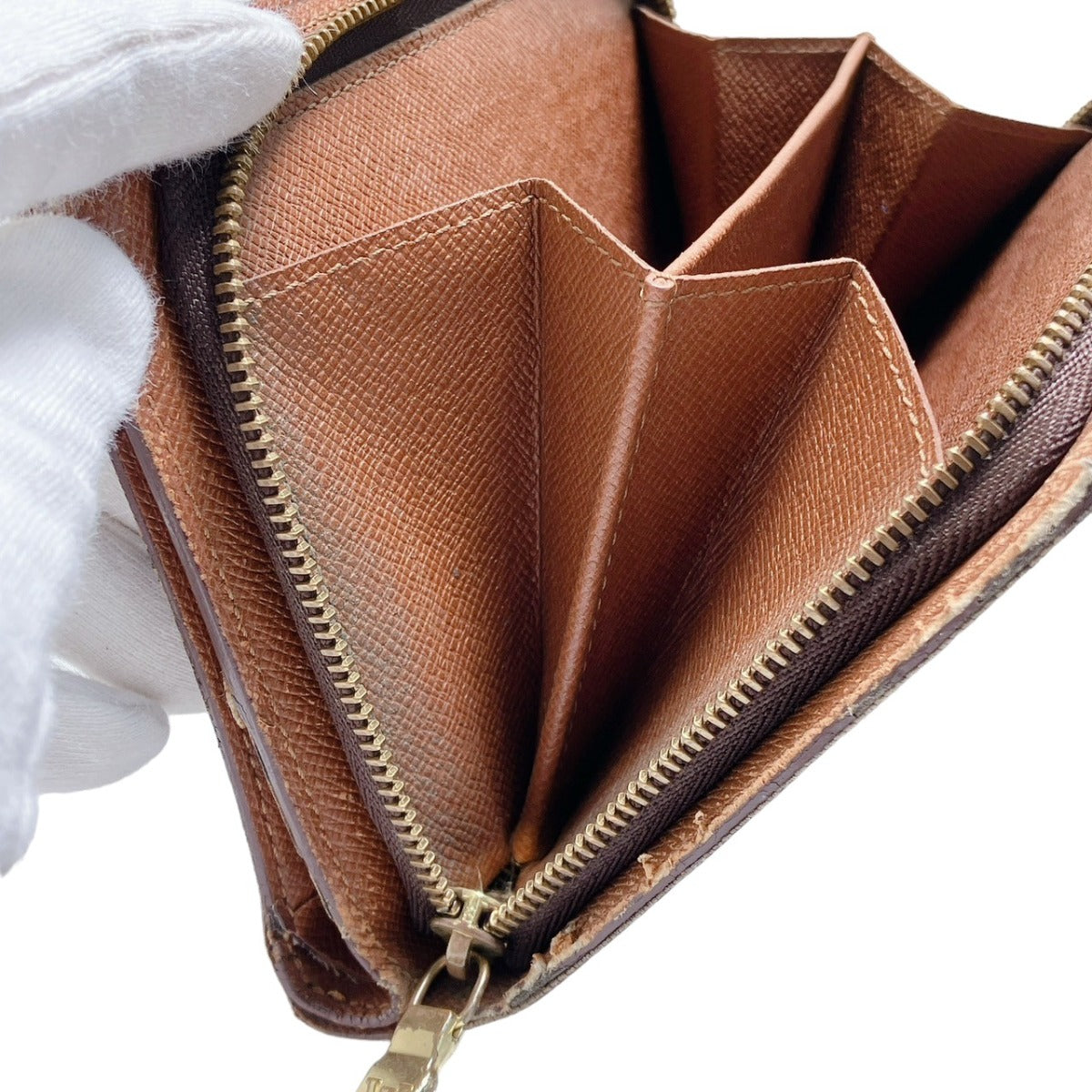 ルイヴィトン LOUIS VUITTON 二つ折り財布
ポルト パピエ・ジップ モノグラム 小銭入れ付き モノグラムキャンバス M61207 ブラウン LV
【SS】
【中古】