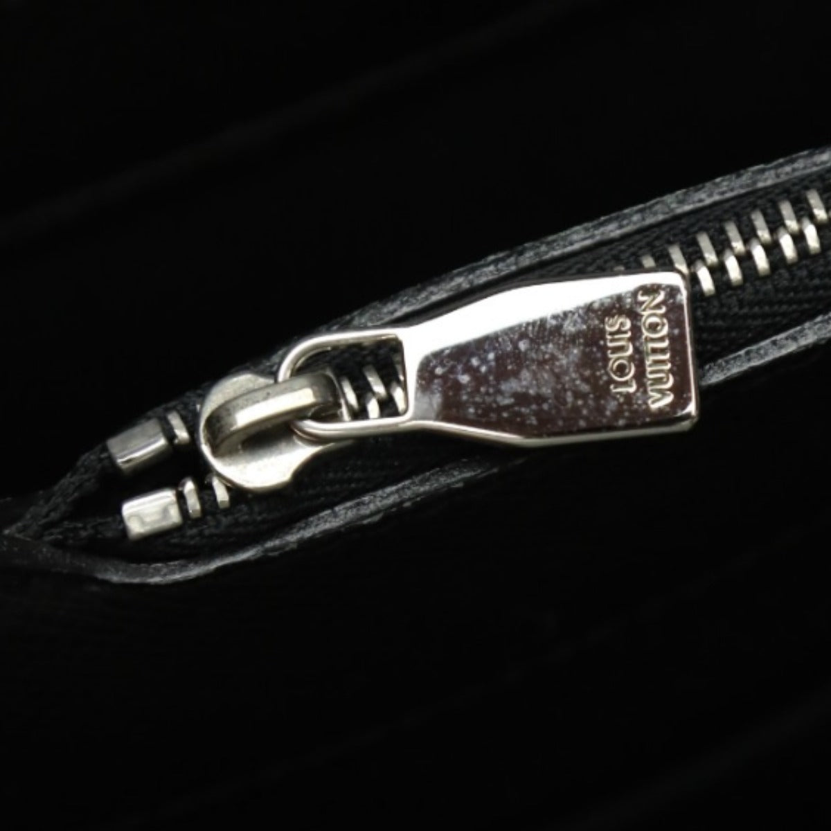 ルイヴィトン LOUIS VUITTON ビジネスバッグ
ビジネスバッグ タイガ ネオ・ロブスト1 タイガ M32660 グラシエ LV
【SS】
【中古】