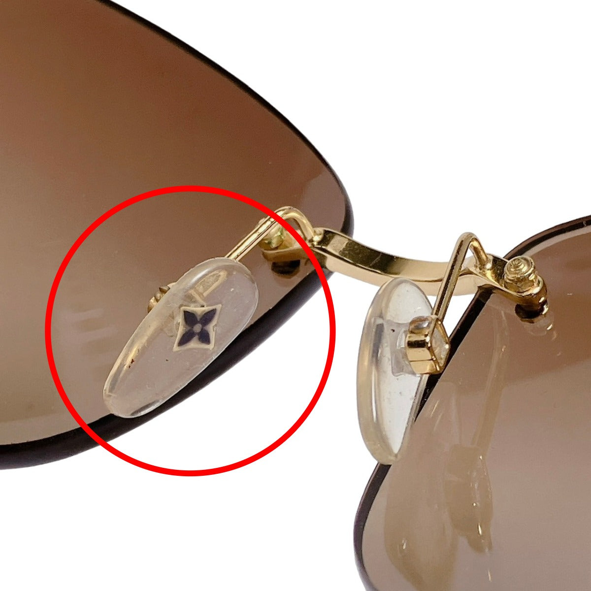 ルイヴィトン LOUIS VUITTON サングラス
サングラス 62□15 140 リリーストラス Z0543U ブラウン/ゴールド LV
【SS】
【中古】