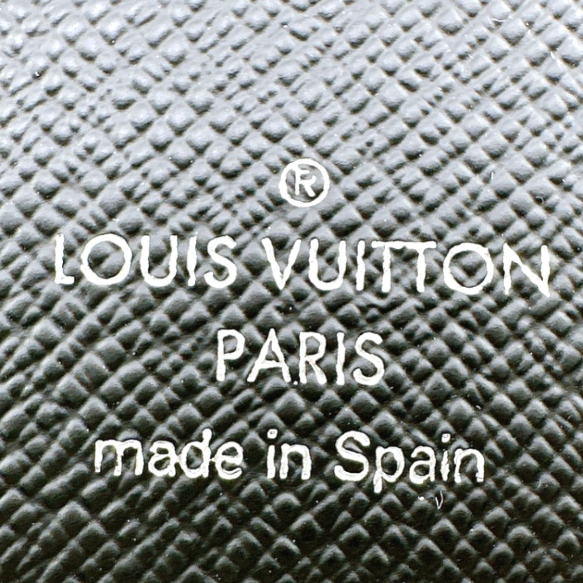 ルイヴィトン LOUIS VUITTON 長財布
小銭入れ付き長財布 エピ ポルトフォイユブラザ エピレザー M60622 ノワール LV
【SS】
【中古】