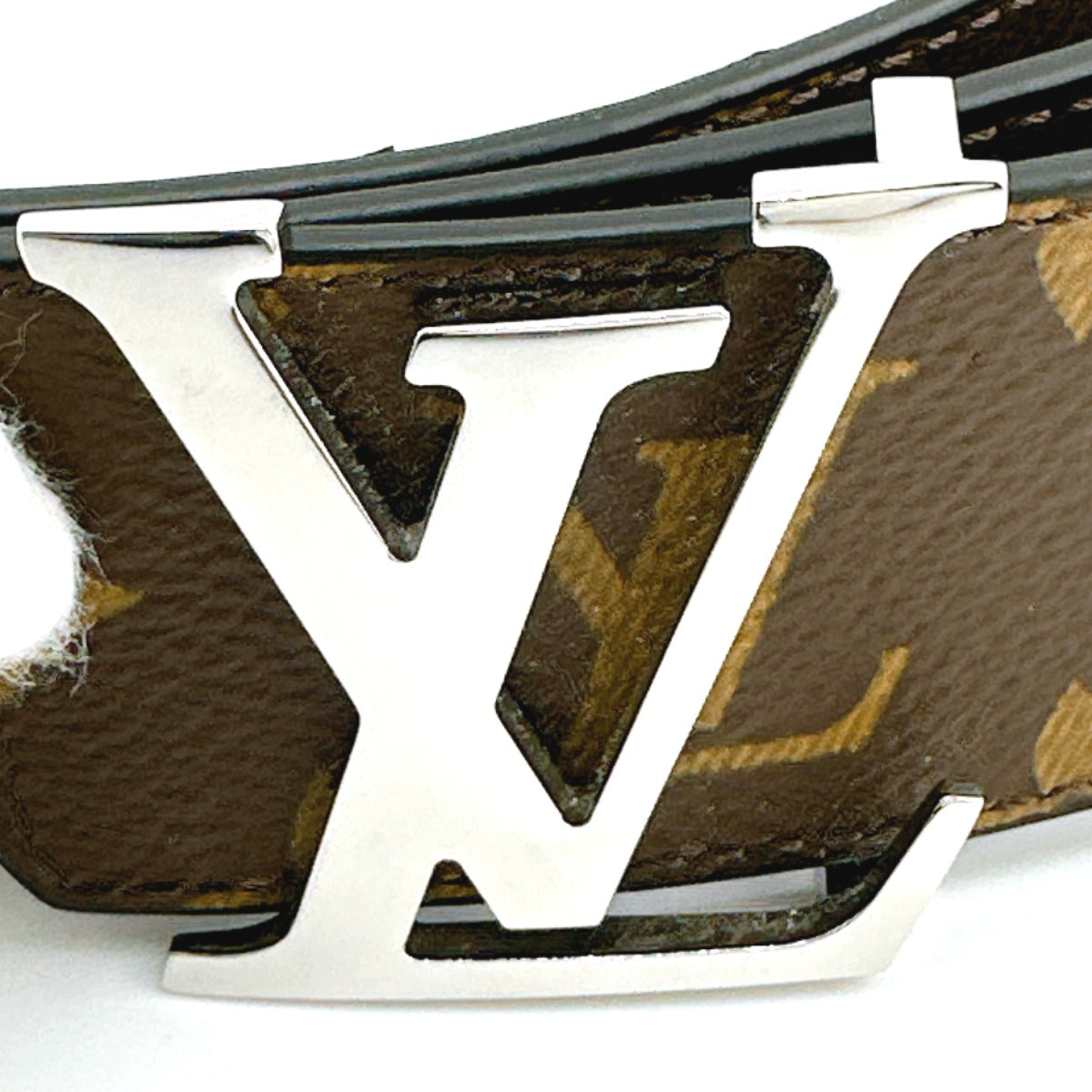 ルイヴィトン LOUIS VUITTON ベルト
リバース モノグラム サンチュール・イニシアル カーフ M9821 ブラウン LV
【SS】
【中古】