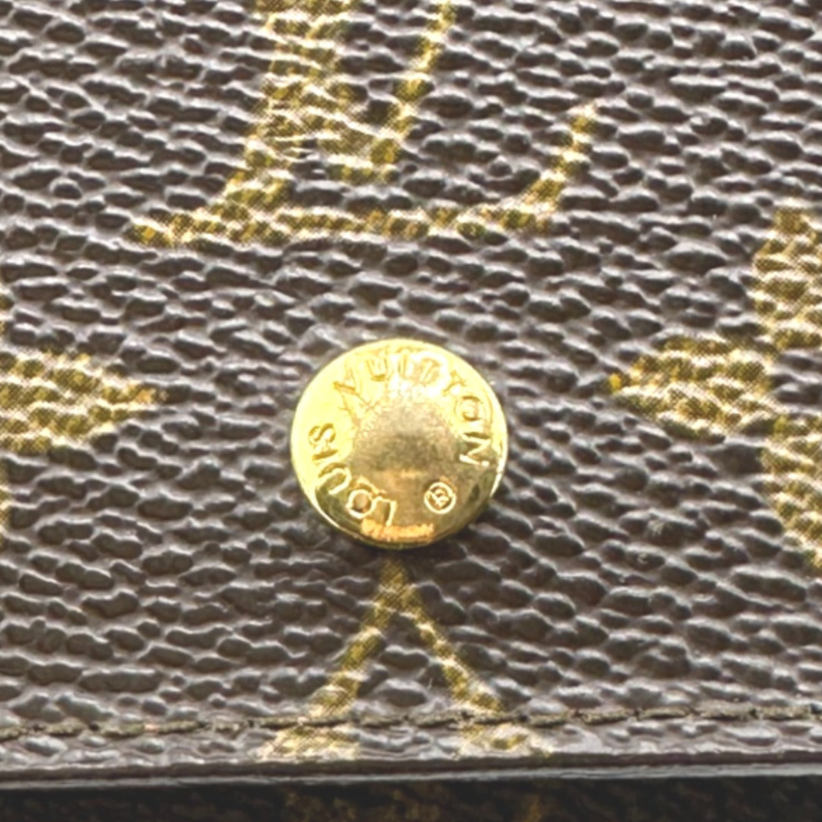 ルイヴィトン LOUIS VUITTON 二つ折り財布
L字ファスナー モノグラム ポルトモネビエ・トレゾール モノグラムキャンバス M61730 ブラウン LV
【SS】
【中古】