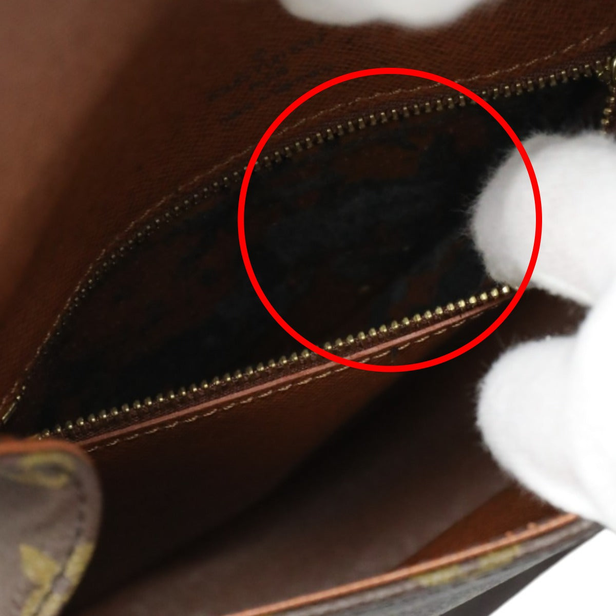 ルイヴィトン LOUIS VUITTON ショルダーバッグ
斜めがけ モノグラム サンクルー M51243 ブラウン LV
【SS】
【中古】