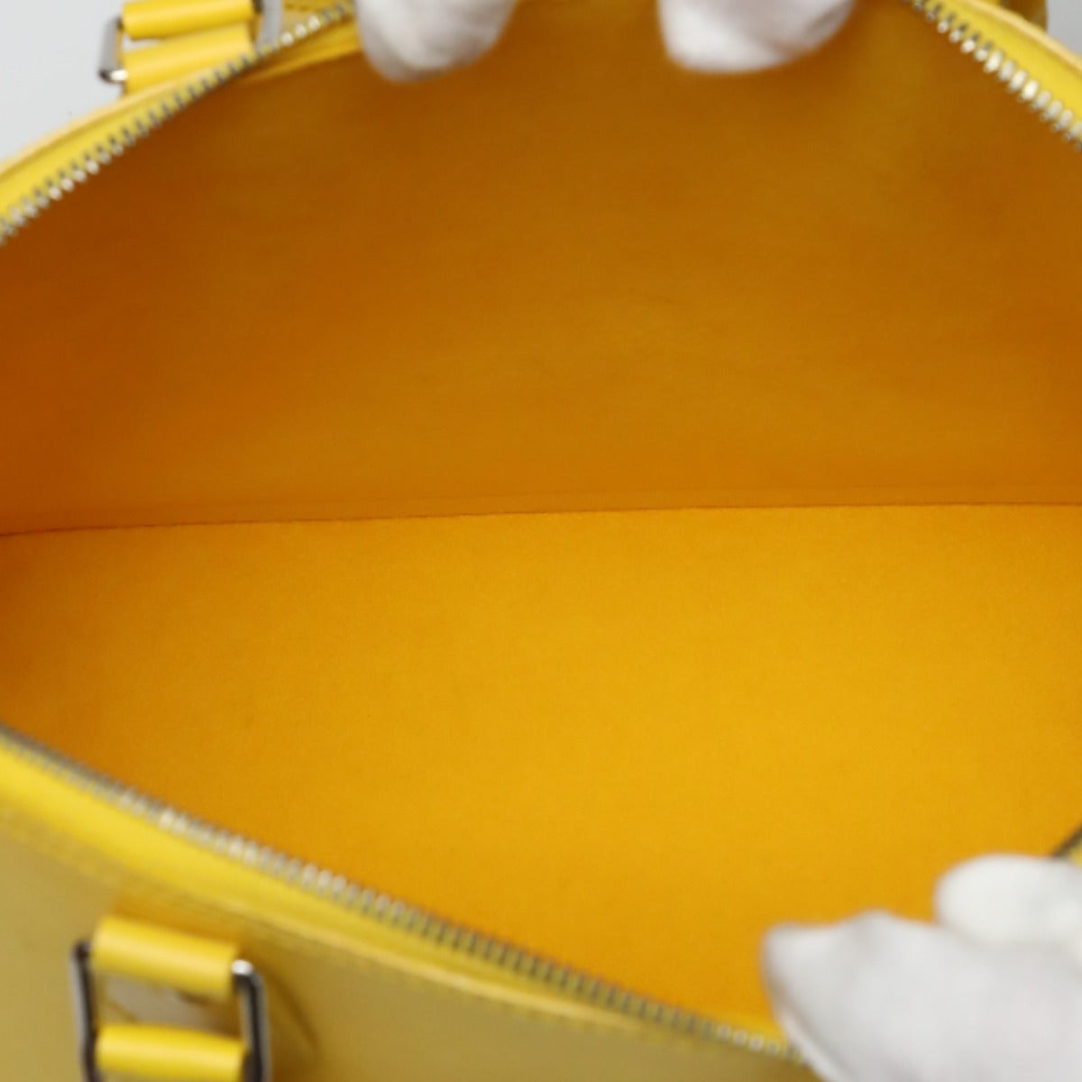 ルイヴィトン LOUIS VUITTON ハンドバッグ
ハンドバッグ エピ アルマ エピレザー M40619 シトロン LV
【SS】
【中古】
