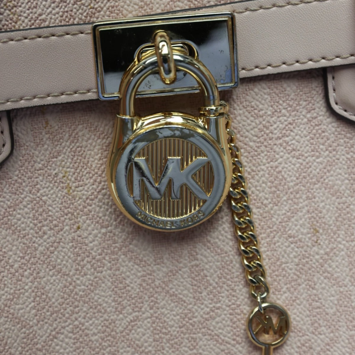 マイケルコース Michael Kors ハンドバッグ
2wayショルダーバッグ ロックペンダント PVC ピンク 【SS】
【中古】