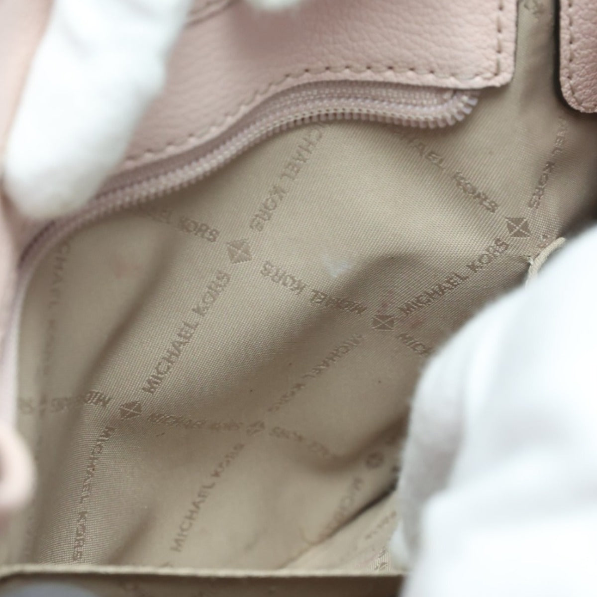 マイケルコース Michael Kors ハンドバッグ
2wayショルダーバッグ ロックペンダント PVC ピンク 【SS】
【中古】