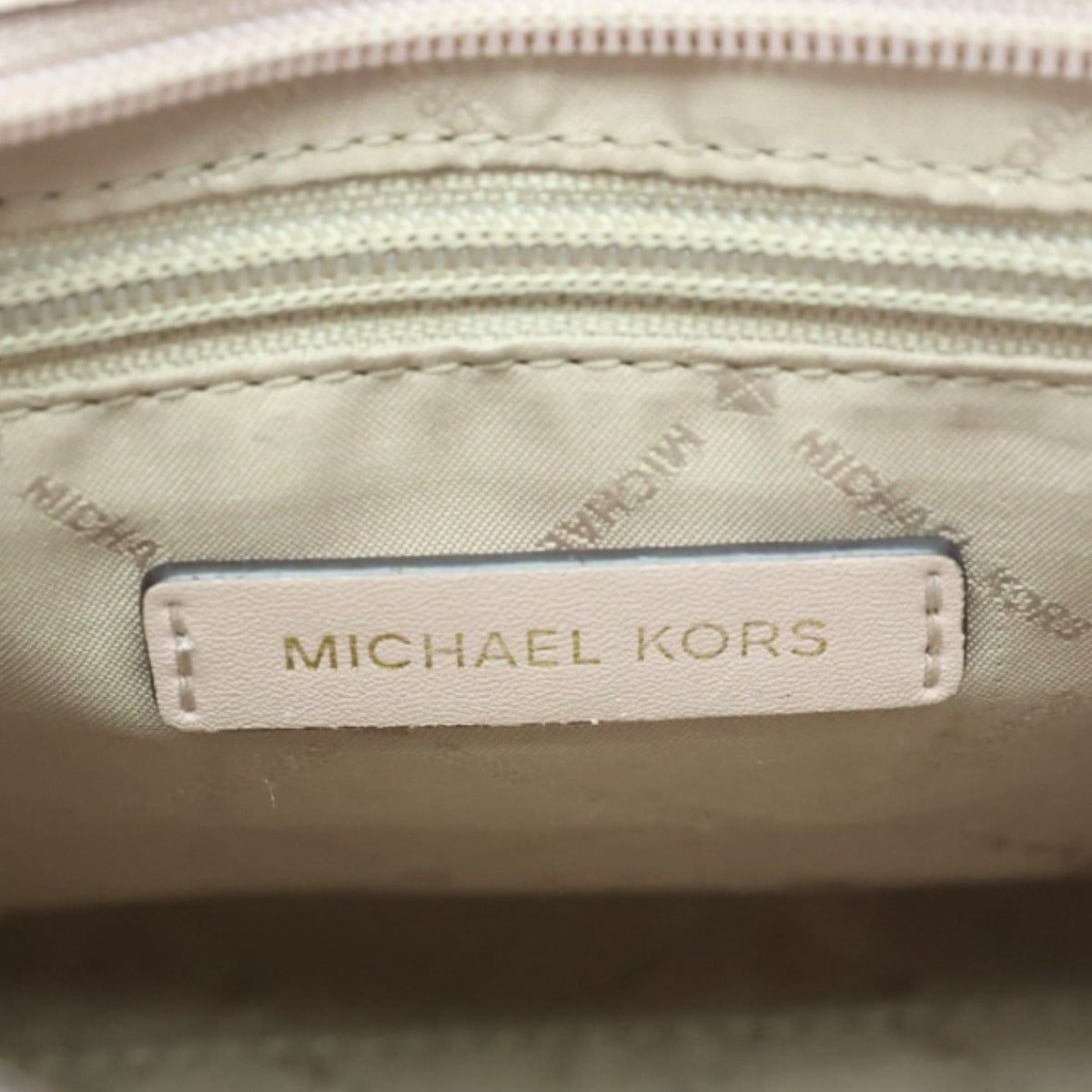 マイケルコース Michael Kors ハンドバッグ
2wayショルダーバッグ ロックペンダント PVC ピンク 【SS】
【中古】