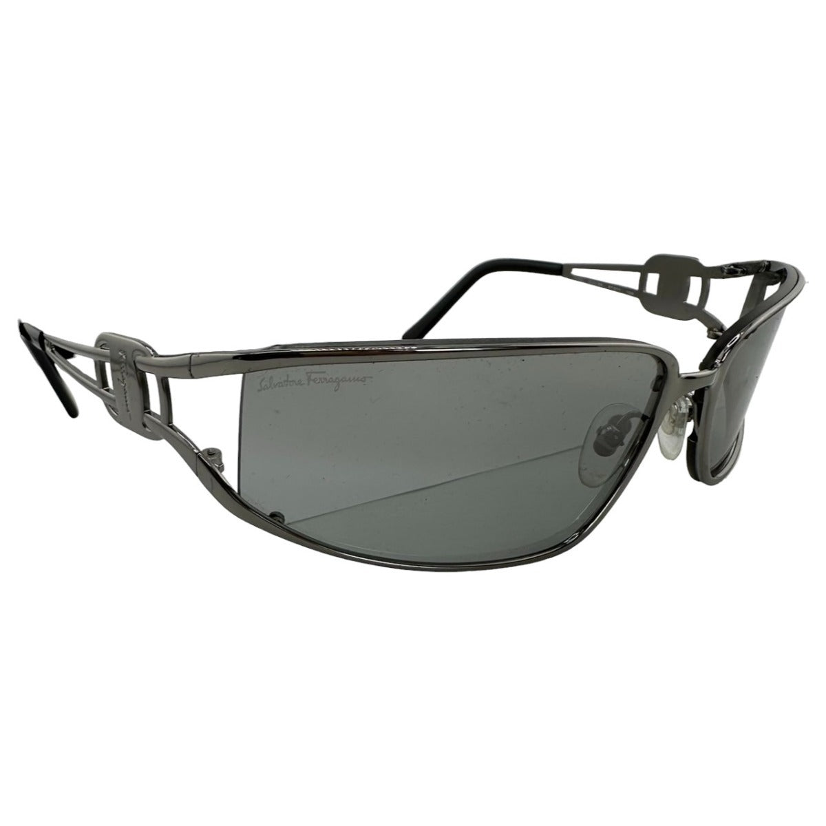 サルヴァトーレフェラガモ Salvatore Ferragamo サングラス
1082 502/88 63□11 120 プラスチック 1082 シルバー 【SS】
【中古】