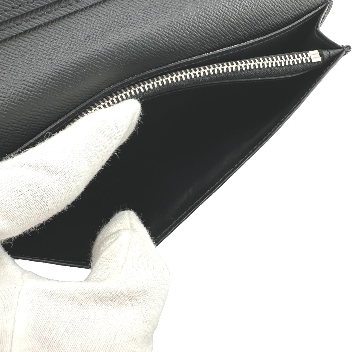 ルイヴィトン LOUIS VUITTON 長財布
二つ折り長財布 エピ ポルトフォイユ・ブラザ エピレザー M60622 ブラック LV
【SS】
【中古】