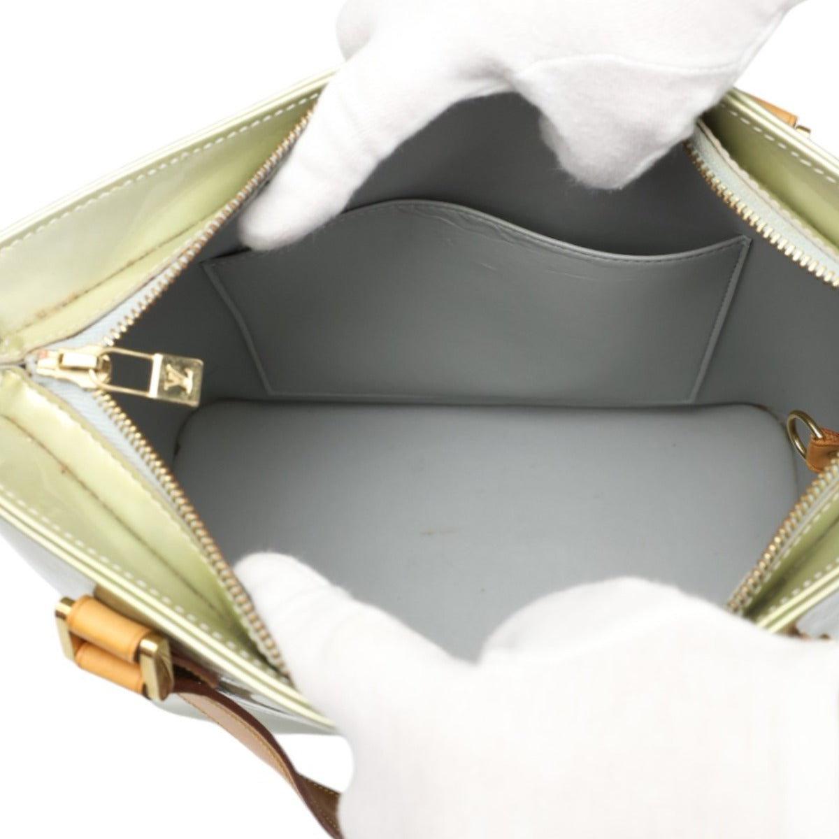ルイヴィトン LOUIS VUITTON トートバッグ
トートバッグ ヴェルニ ヒューストン モノグラムヴェルニ M91053 シルバーグレー LV
【SS】
【中古】