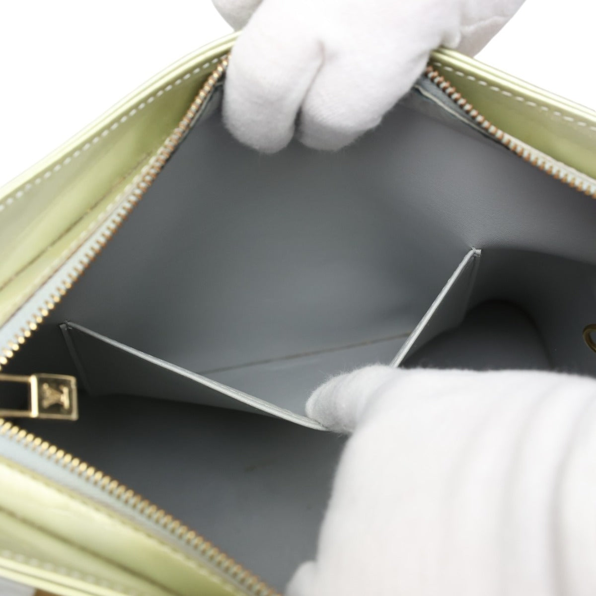 ルイヴィトン LOUIS VUITTON トートバッグ
トートバッグ ヴェルニ ヒューストン モノグラムヴェルニ M91053 シルバーグレー LV
【SS】
【中古】
