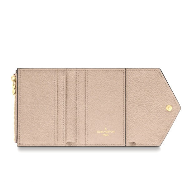 ルイヴィトン LOUIS VUITTON 三つ折り財布
ポルトフォイユ・ゾエ モノグラム・アンプラント カードケース付小銭入 M69800 トゥルトレール LV
【LV】