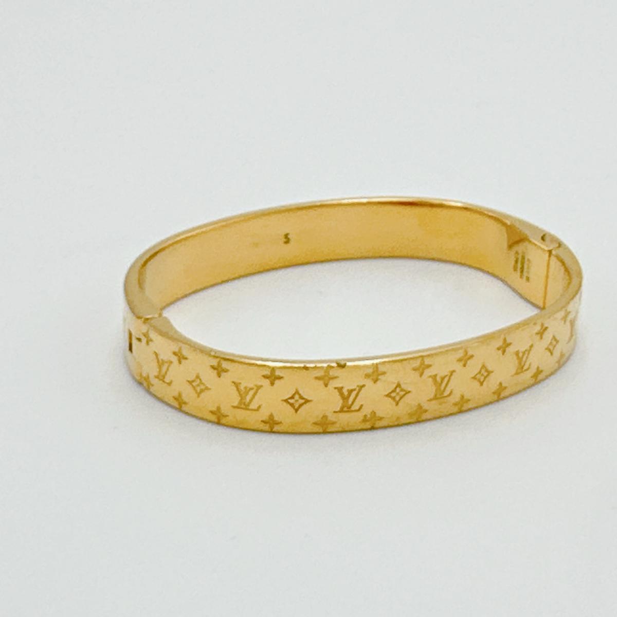 ルイヴィトン LOUIS VUITTON ブレスレット
 カフ ナノグラム モノグラム Sサイズ M00251 ゴールド LV
 【SS】
 【中古】