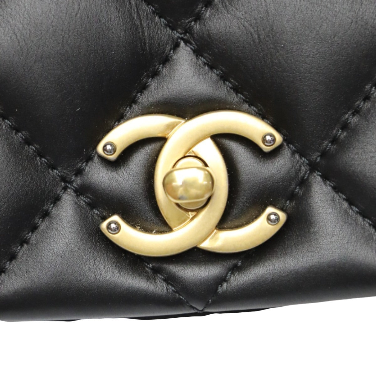 シャネル CHANEL ショルダーバッグ
 チェーンショルダーバッグ ラムスキン マトラッセ ラムスキン AS2011 ブラック 【SS】
 【中古】