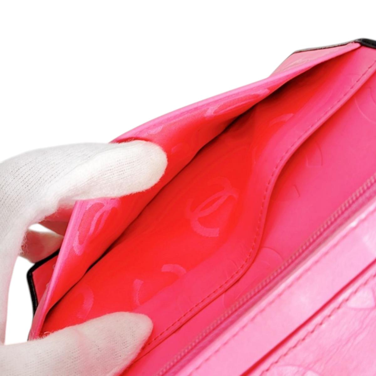 シャネル CHANEL 長財布
 二つ折り長財布 カンボン カーフ A26717 ブラック ×ピンク 【SS】
 【中古】