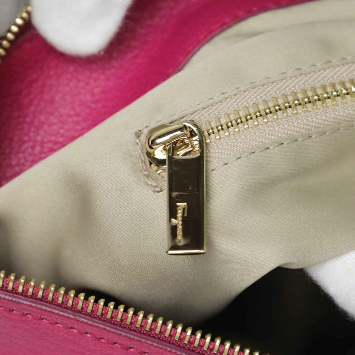 サルヴァトーレフェラガモ Salvatore Ferragamo ハンドバッグ
 2WAYバッグ 無地 ガンチーニ レザー ピンク 【SS】
 【中古】