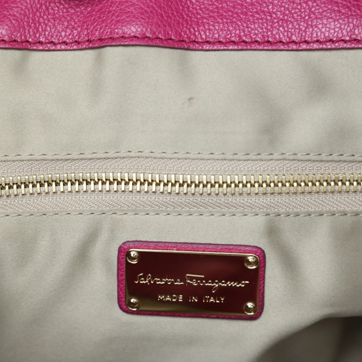 サルヴァトーレフェラガモ Salvatore Ferragamo ハンドバッグ
 2WAYバッグ 無地 ガンチーニ レザー ピンク 【SS】
 【中古】