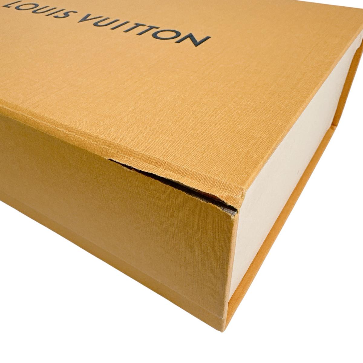 ルイヴィトン LOUIS VUITTON ショルダーバッグ
 ショルダーバッグ モノグラム プティット・サックプラ モノグラムアンプラント M81417 ブラック LV
 【SS】
 【中古】