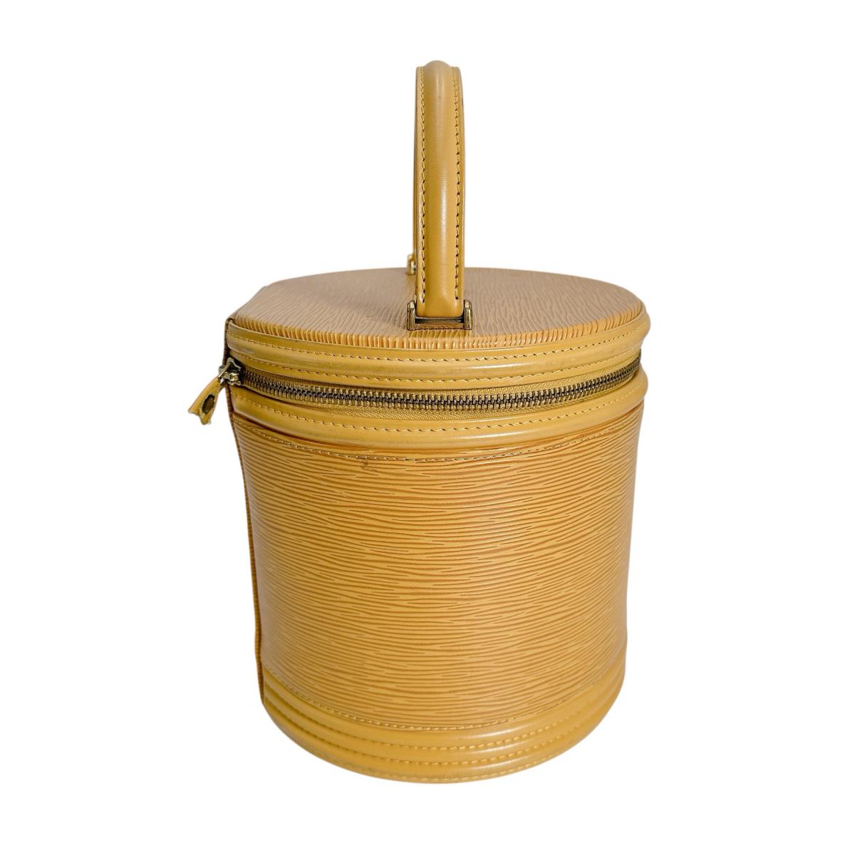 ルイヴィトン LOUIS VUITTON その他バッグ
 バッグ エピ カンヌ エピレザー M48039 タッシリイエロー LV
 【SS】
 【中古】