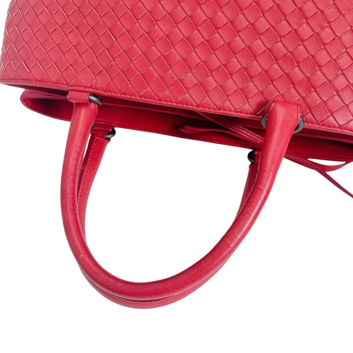 ボッテガヴェネタ BOTTEGAVENETA ハンドバッグ
 ハンドバッグ イントレチャート ラムスキン レッド 【SS】
 【中古】