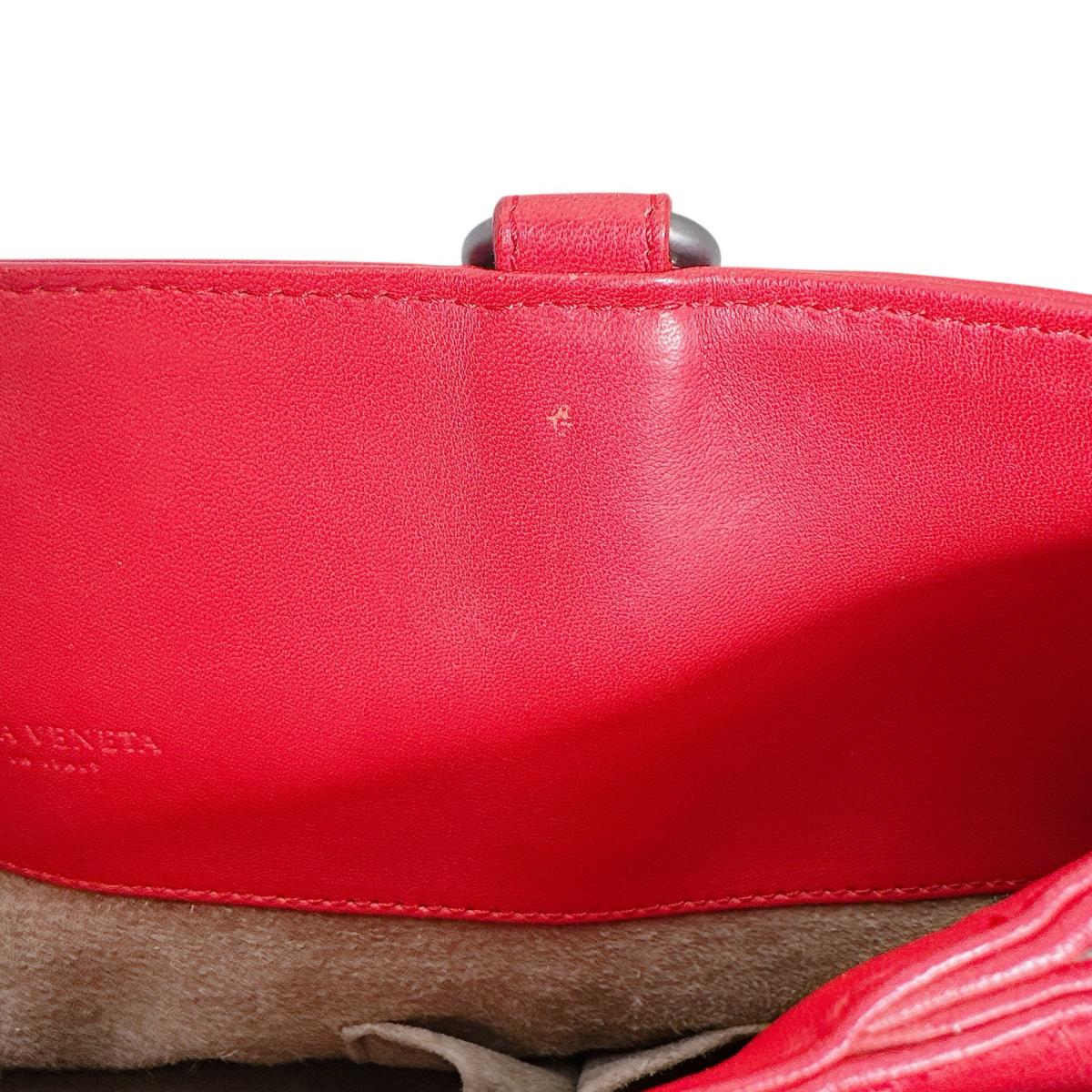 ボッテガヴェネタ BOTTEGAVENETA ハンドバッグ
 ハンドバッグ イントレチャート ラムスキン レッド 【SS】
 【中古】