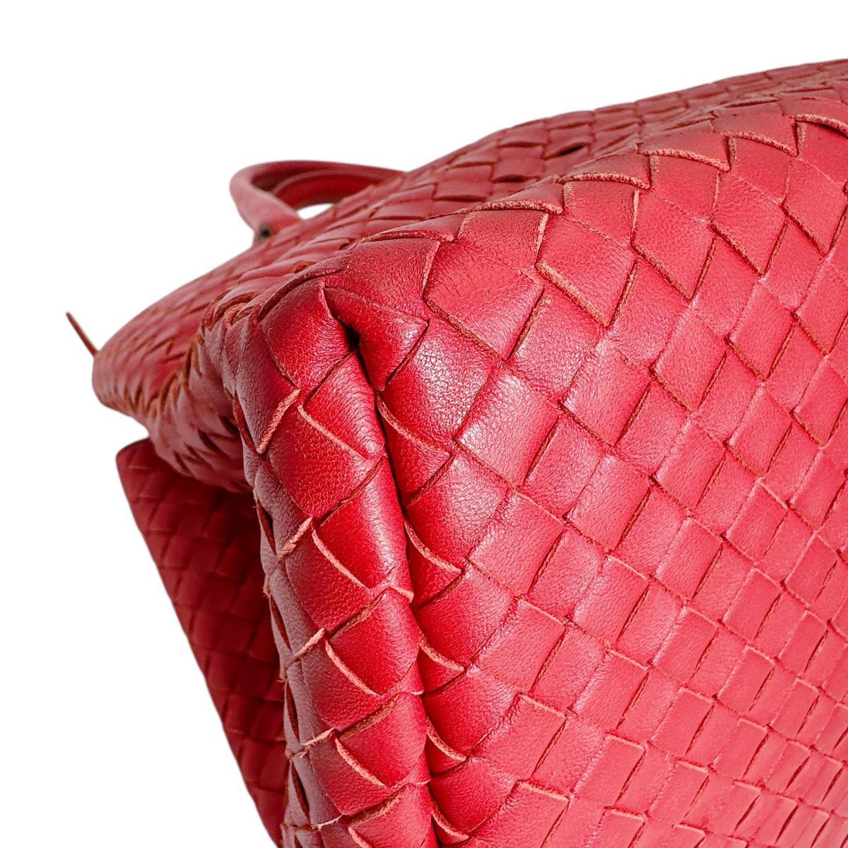 ボッテガヴェネタ BOTTEGAVENETA ハンドバッグ
 ハンドバッグ イントレチャート ラムスキン レッド 【SS】
 【中古】