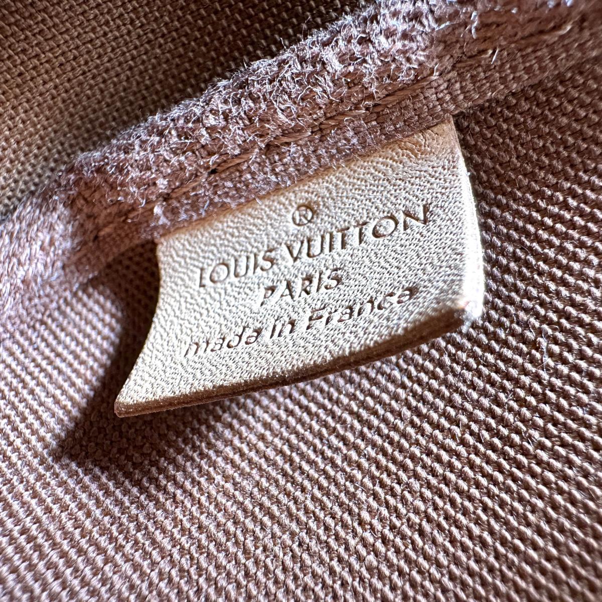 ルイヴィトン LOUIS VUITTON ポーチ
 ショルダー モノグラム ミュルティ・ポシェット・アクセソワール モノグラムキャンバス M44813 カーキ×ブラウン LV
 【中古】