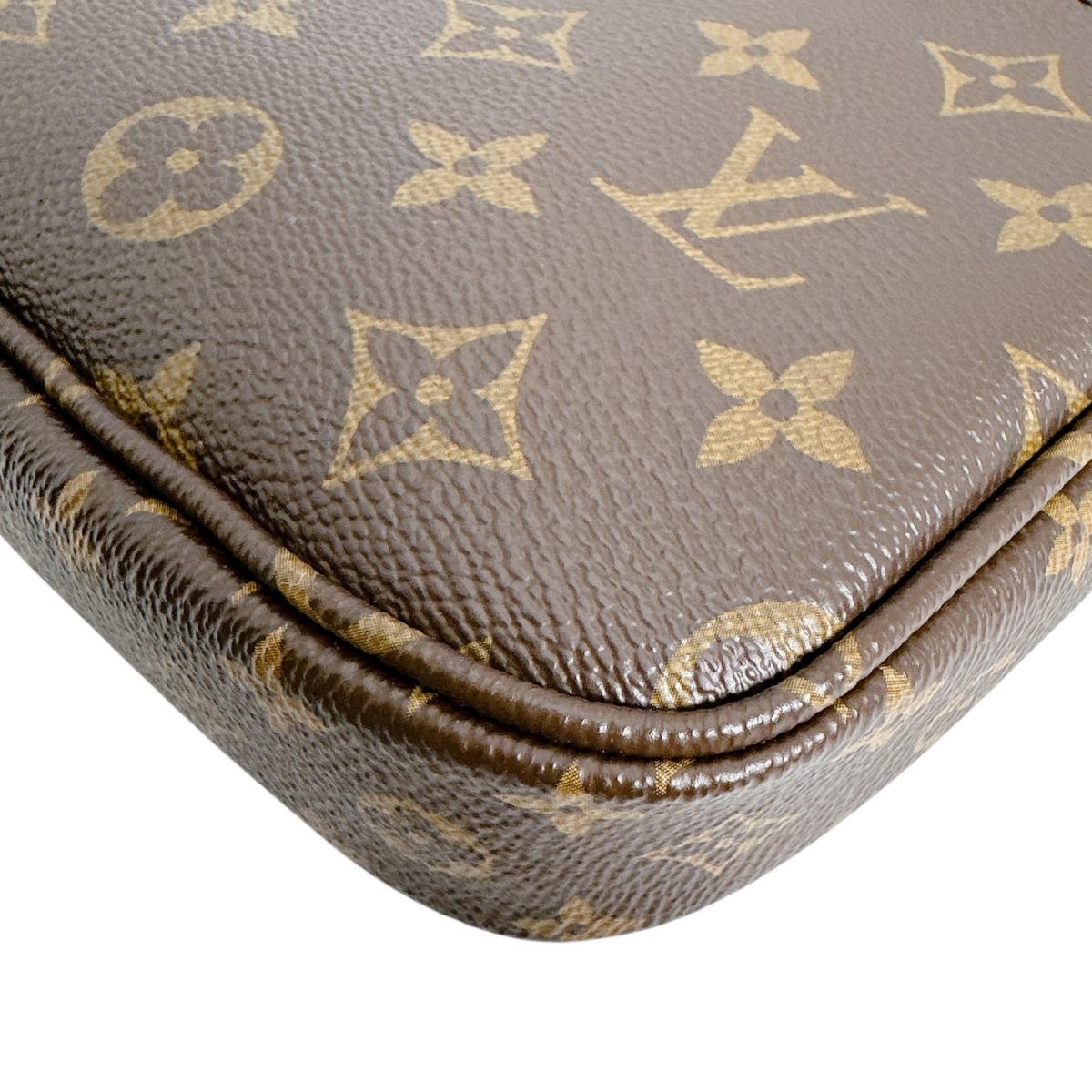 ルイヴィトン LOUIS VUITTON ポーチ
 ショルダー モノグラム ミュルティ・ポシェット・アクセソワール モノグラムキャンバス M44813 カーキ×ブラウン LV
 【中古】