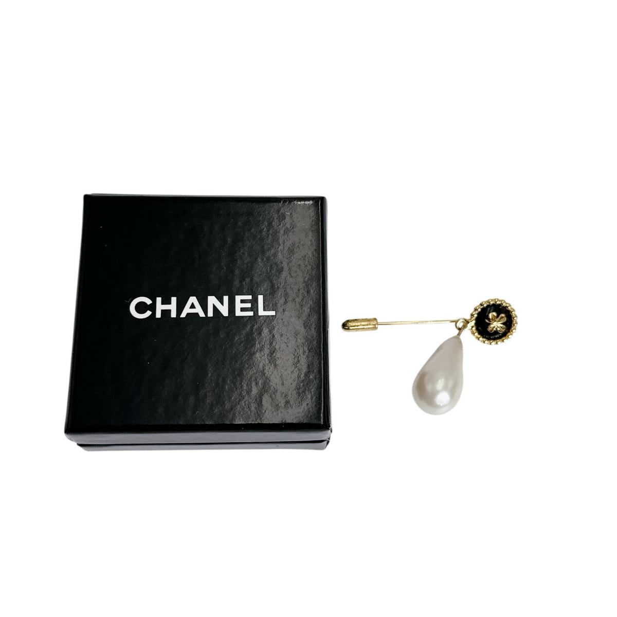 シャネル CHANEL ブローチ
 ピンブローチ クローバー ドロップパール GP ゴールド 【SS】
 【中古】