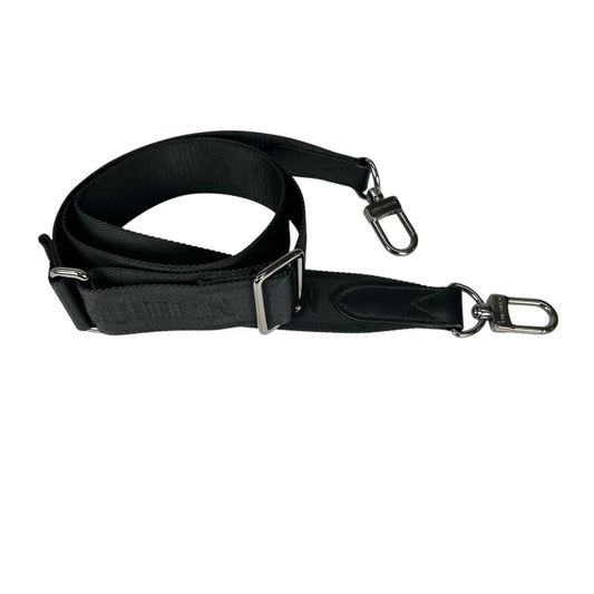 ルイヴィトン LOUIS VUITTON ショルダーストラップ
 肩掛けストラップ モノグラム・エクリプス シティ･キーポル ブラック LV
 【SS】
 【中古】