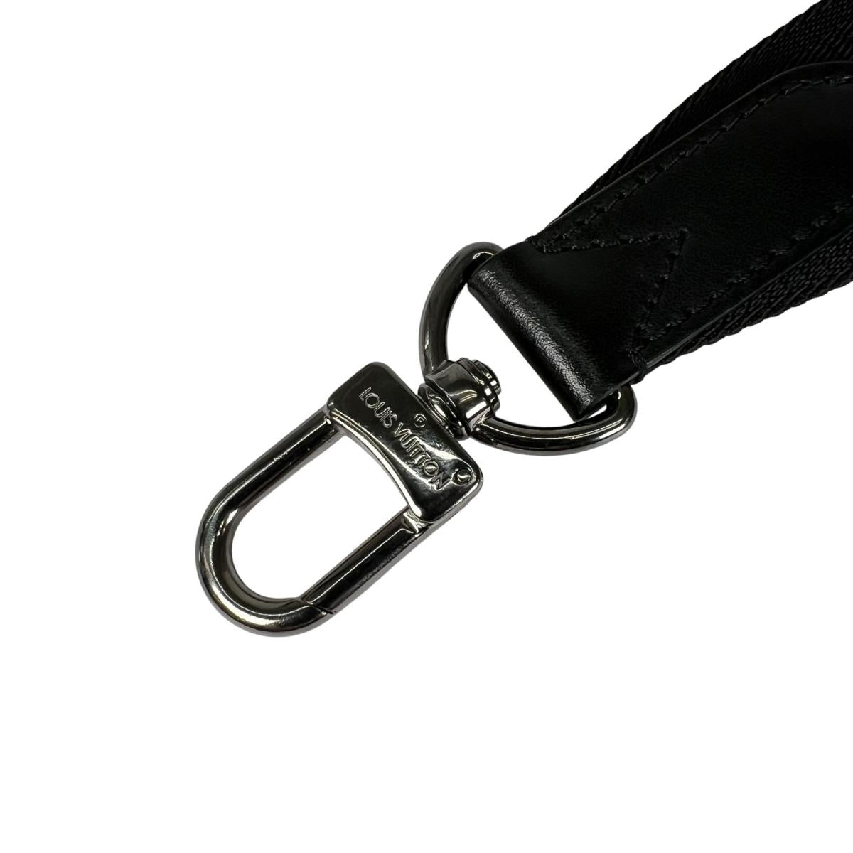 ルイヴィトン LOUIS VUITTON ショルダーストラップ
 肩掛けストラップ モノグラム・エクリプス シティ･キーポル ブラック LV
 【SS】
 【中古】