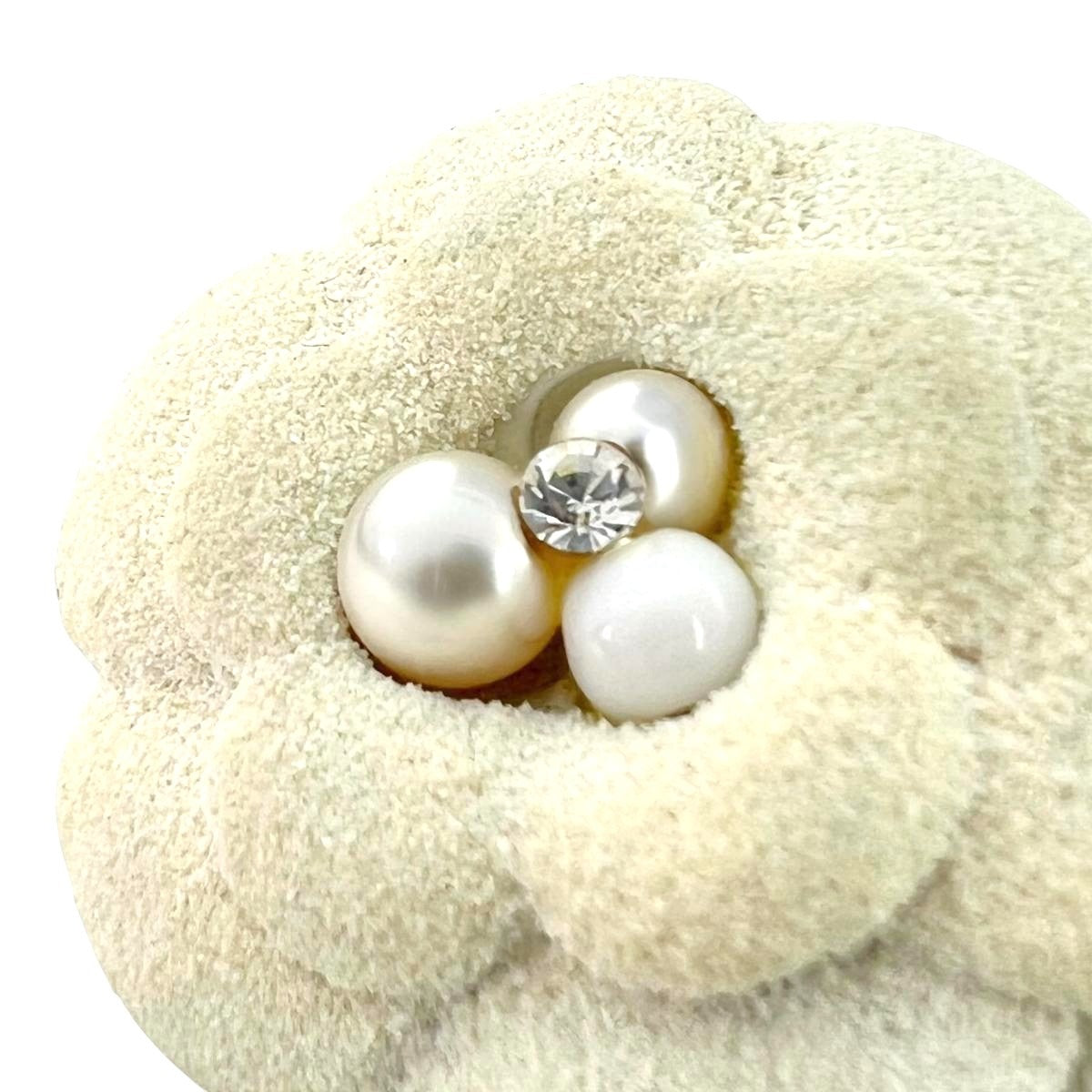 シャネル CHANEL ブローチ
 ピンブローチ カメリア プラスチックパール メタル ホワイト 【SS】
 【中古】