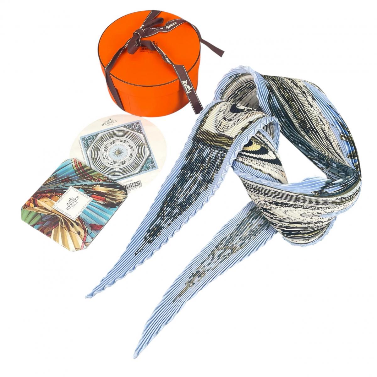 エルメス HERMES スカーフ
 スカーフ・マフラー アストロジー プリーツカレ シルク 水色 【SS】
 【中古】