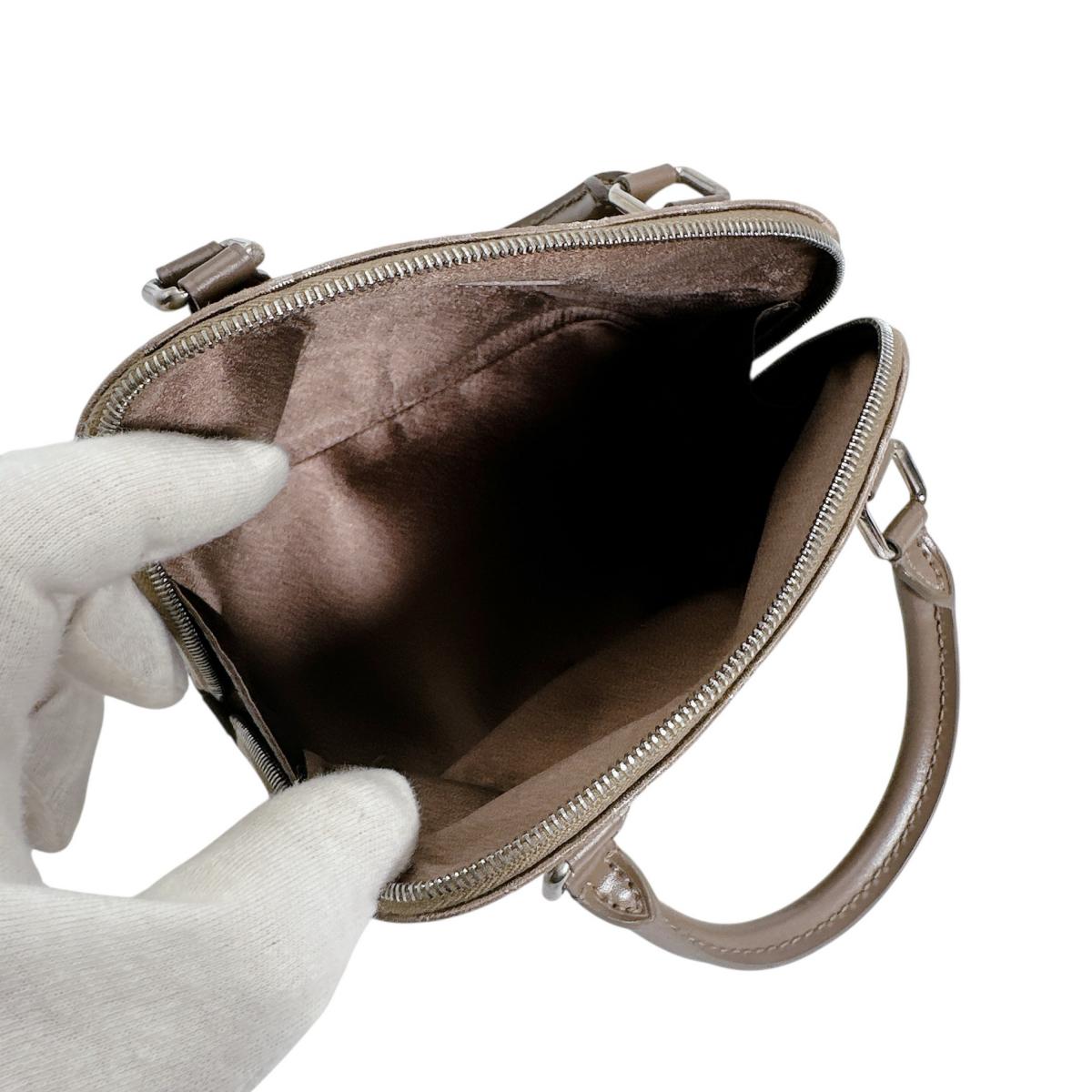 ルイヴィトン LOUIS VUITTON ポーチ
 アクセサリーポーチ モノグラム リトルアルマ モノグラムサテン M92147 ベージュ LV
 【SS】
 【中古】